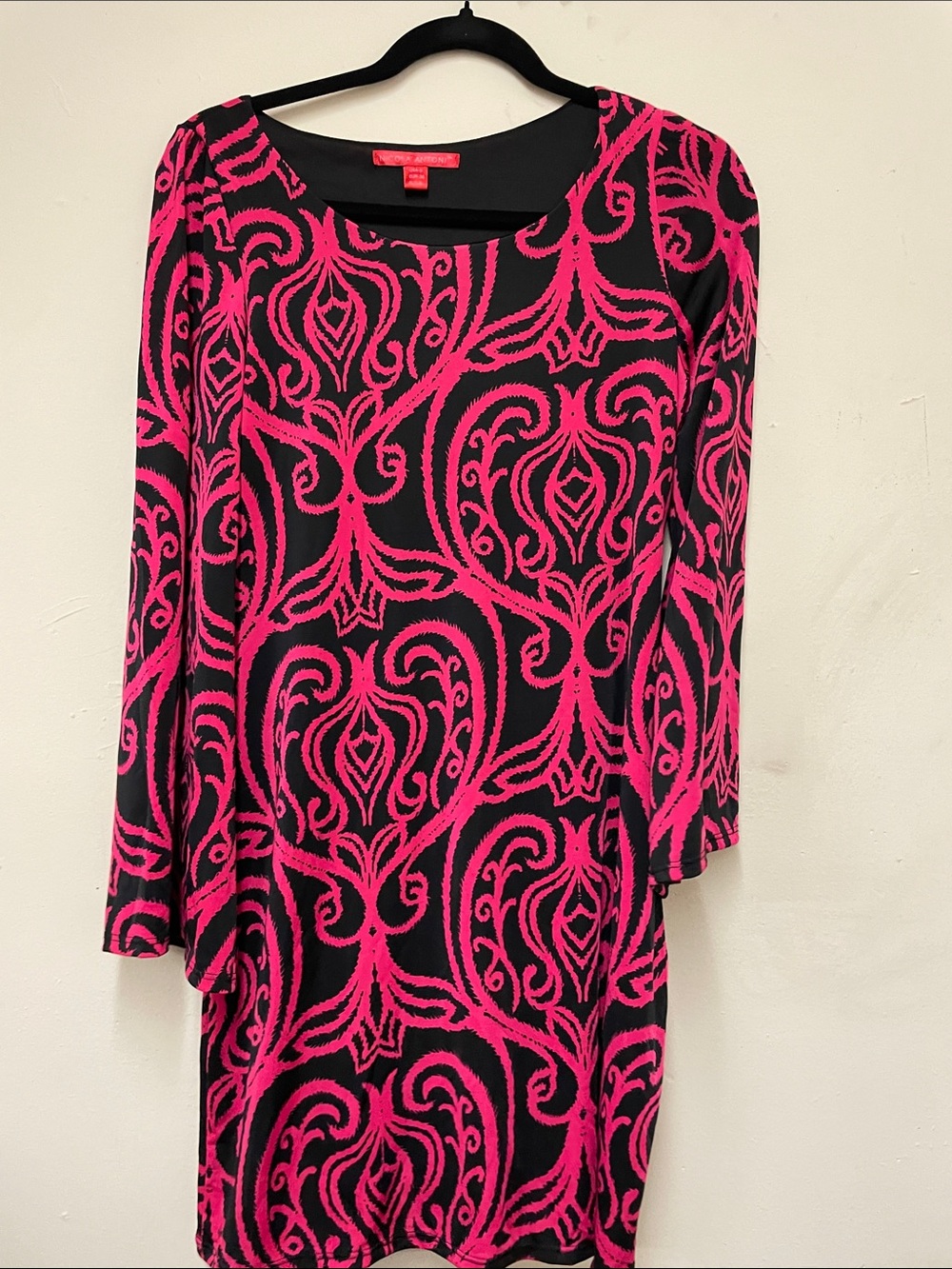 Black & Hot Pink Patterned Long Sleeve Shift Dress | Size: S
